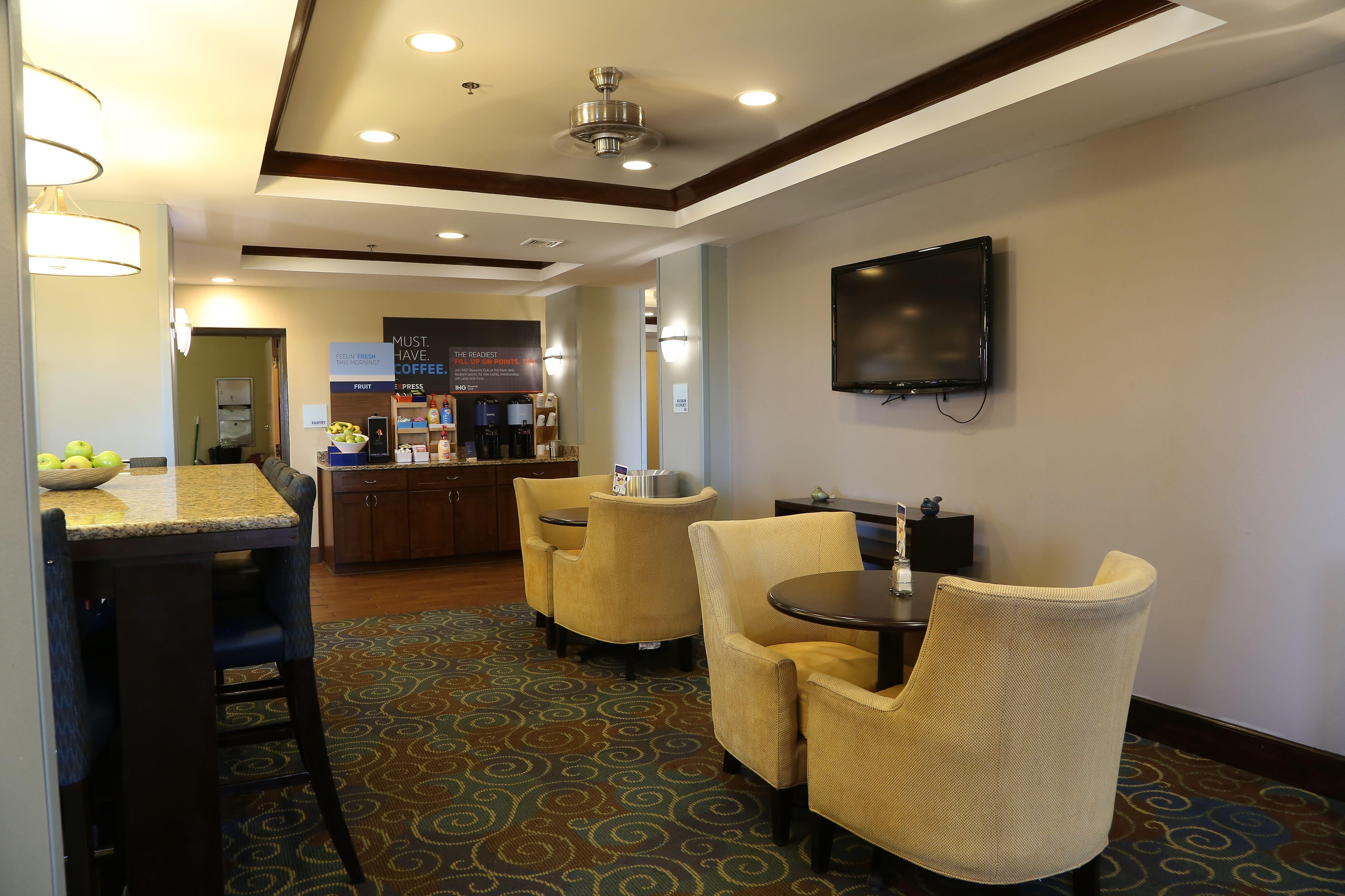 Holiday Inn Express Hotel & Suites Cleveland - Ms By Ihg Exterior foto